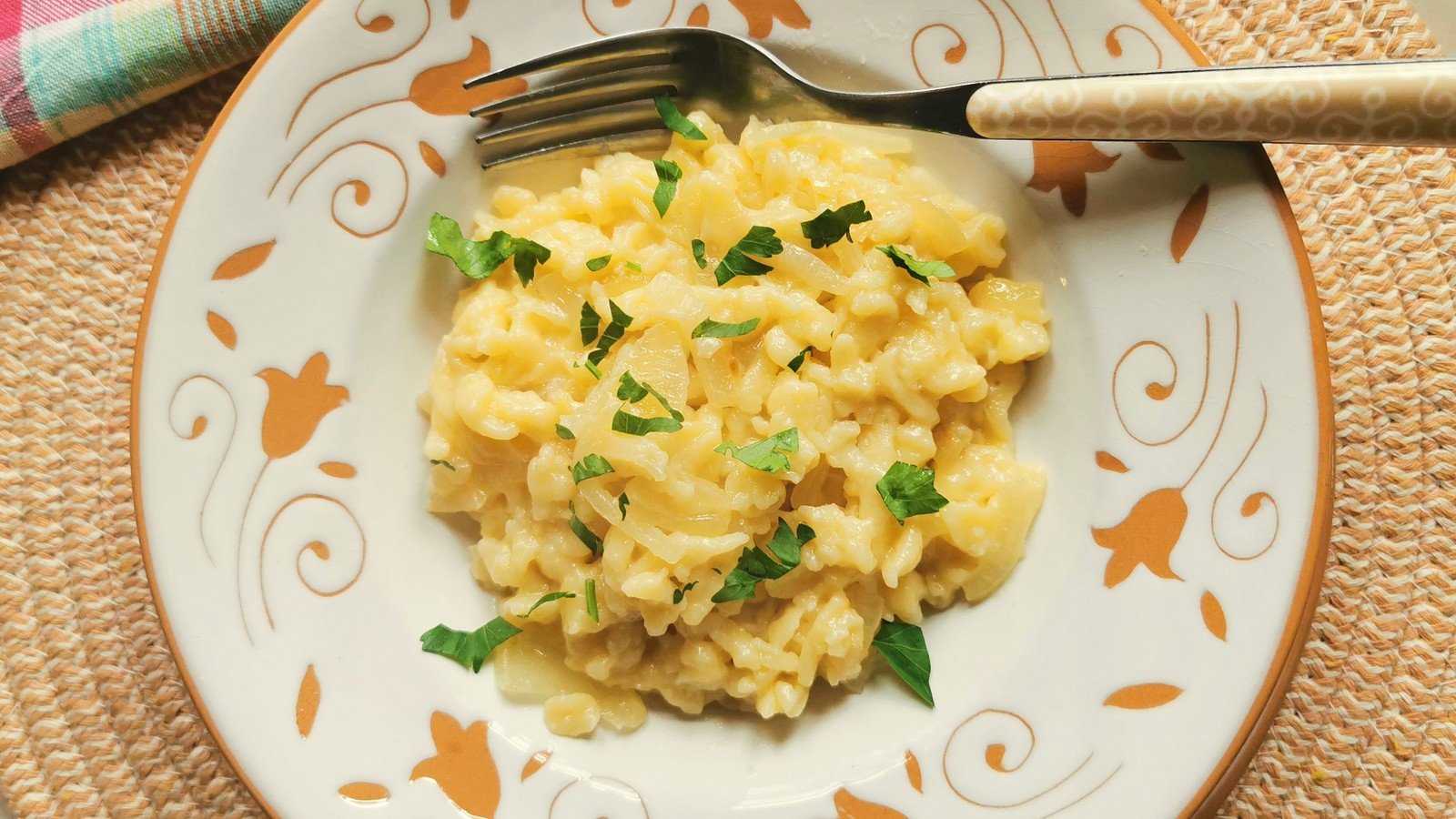 Teardrop dumplings (chnèfflènè) also called gnocchetti alla Val d'Aosta.