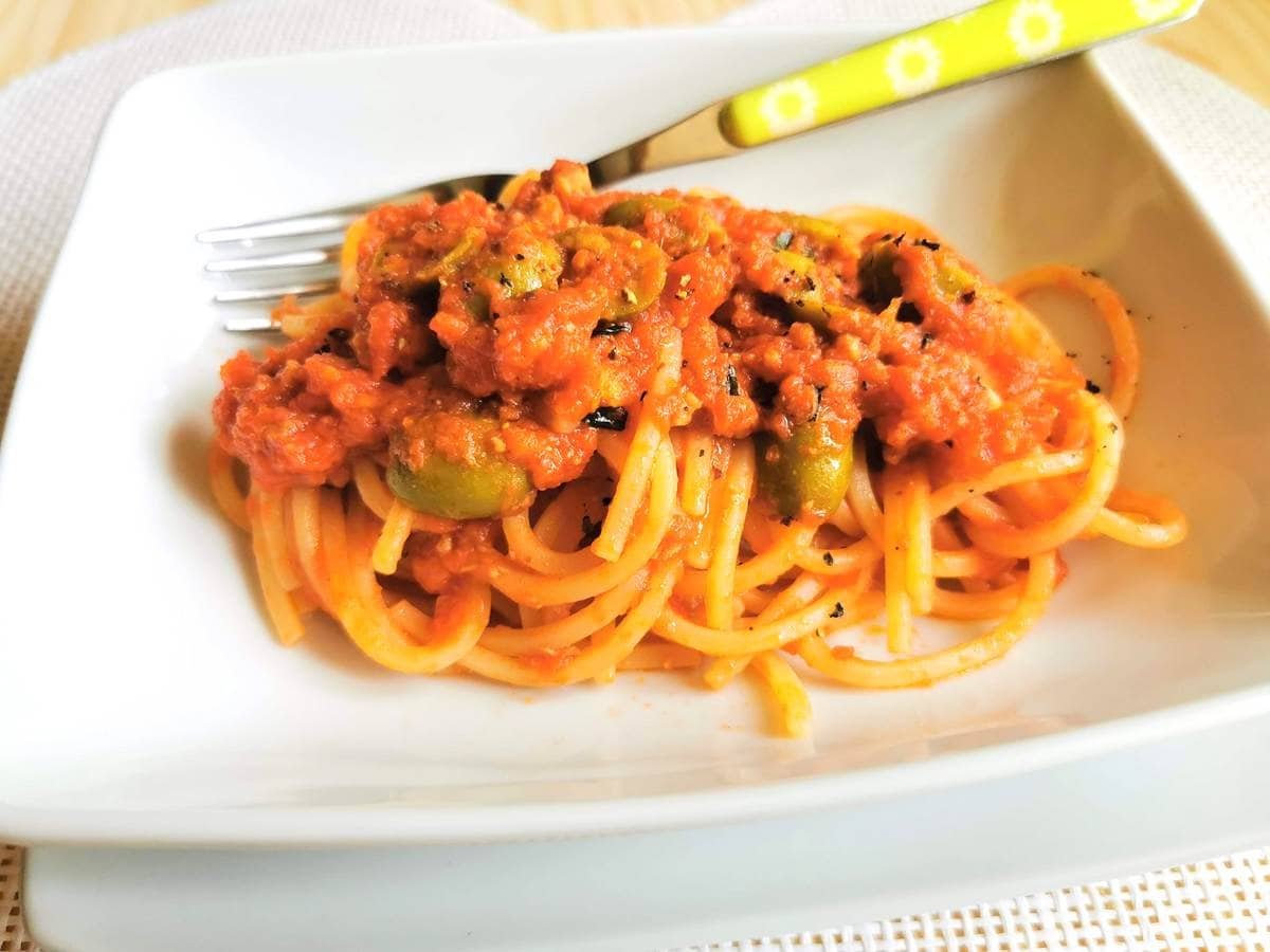 Olive and tuna spaghetti all'Ascolana.