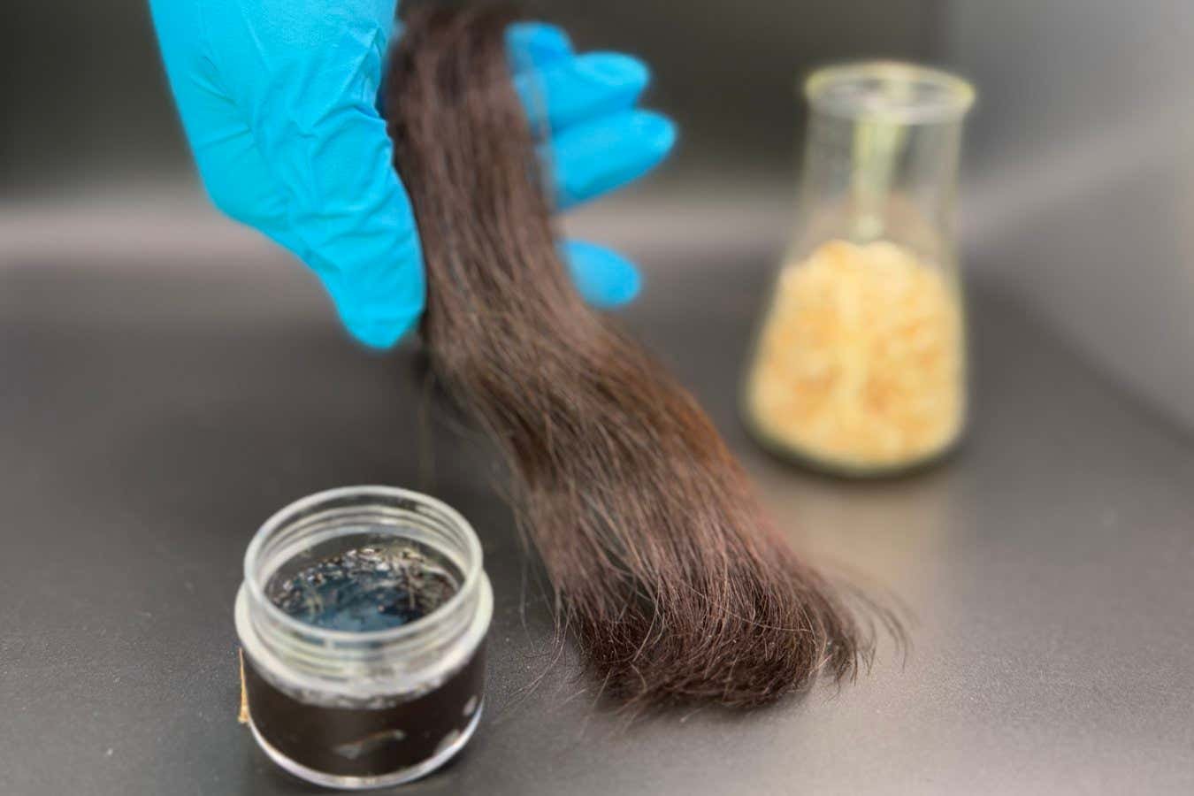 Hair conditioner made of wood is black and smelly but environmentally friendly