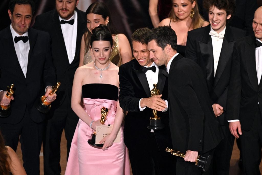 American producer Alex Coco, American filmmaker Sean Baker and American actress Mikey Madison accept the award for best picture to 