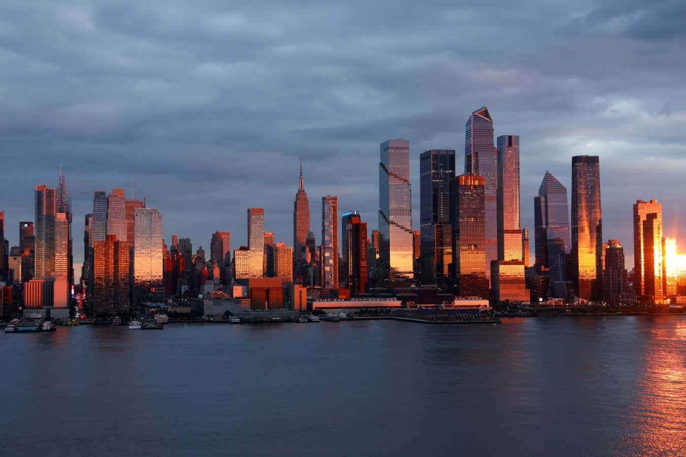 Larger American cities like New York and Seattle sinks with a quick rat