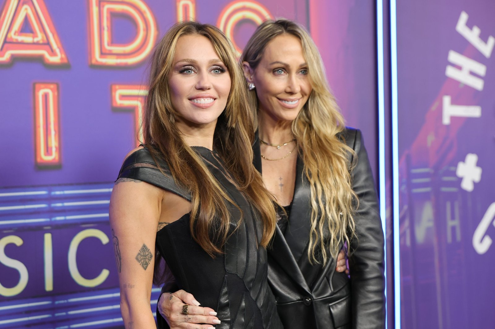 Miley Cyrus breaks silence on alleged family feud
