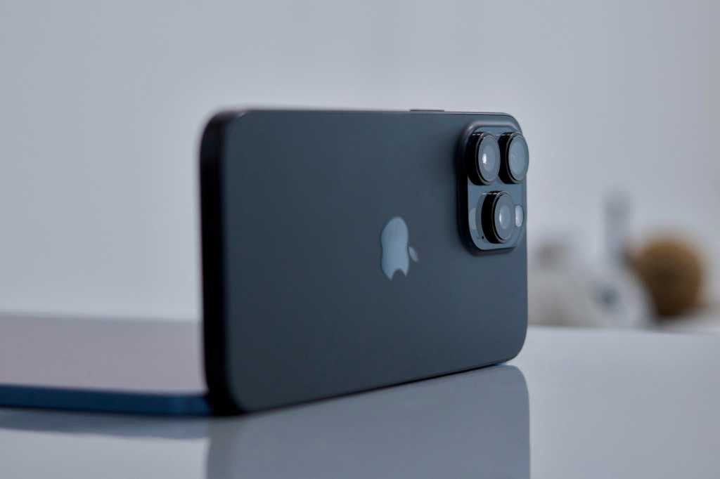 Folding and curved iPhones both predicted in 2027 'Product Blitz'