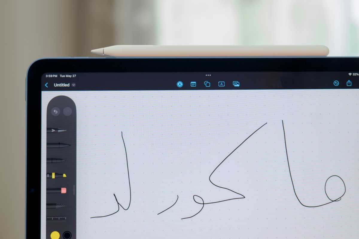 Macworld written in Arabic on an iPad -air