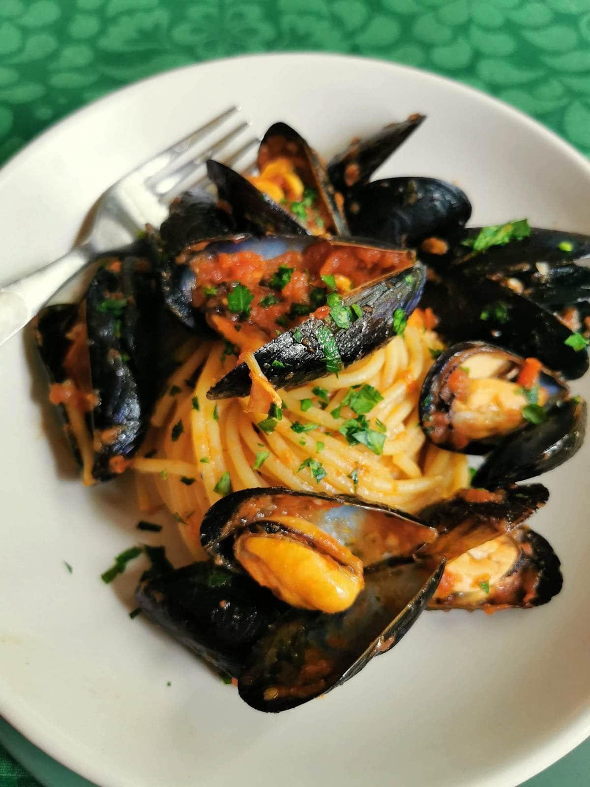 Spaghetti with mussels alla Tarantina.