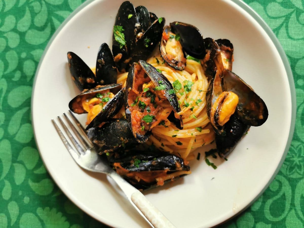 Spaghetti with clams and tomato sauce alla tarantina.